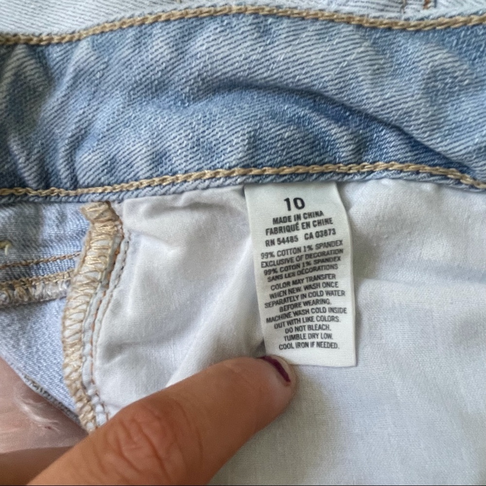 American Eagle Stretch Jean Shortie Shorts Denim Concert 10 ripped sexy - Picture 7 of 8